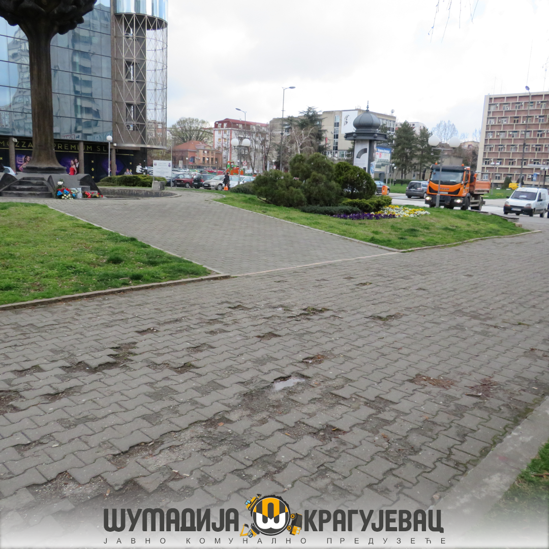 Почела реконструкција платоа испред Робне куће Београд